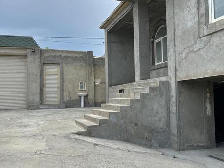 6 otaqlı həyət evi/bağ evi - Novxanı q. - 226 m²