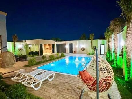 4 otaqlı həyət evi/bağ evi - Mərdəkan q. - 280 m²