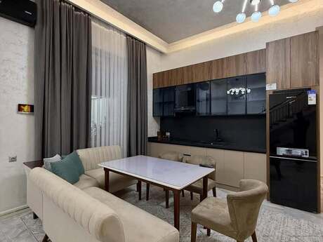 4 otaqlı həyət evi/bağ evi - Bilgəh q. - 380 m²