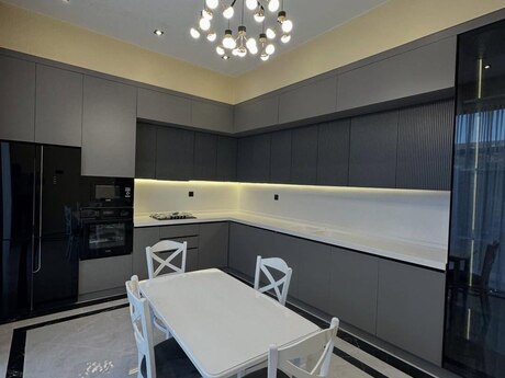 5 otaqlı həyət evi/bağ evi - Mərdəkan q. - 200 m²
