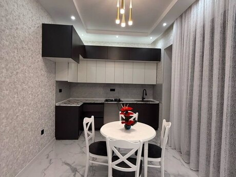 4 otaqlı həyət evi/bağ evi - Şüvəlan q. - 250 m²