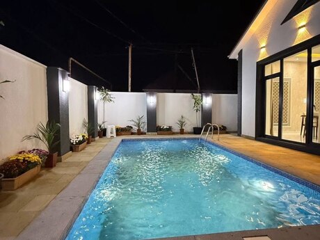 4 otaqlı həyət evi/bağ evi - Şüvəlan q. - 250 m²
