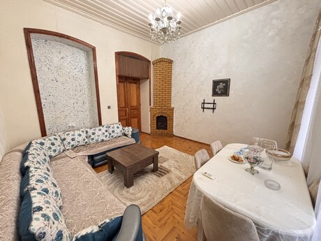 Объявление №5834905 - Баку, м. Ичеришехер, 3-комн., 80 м², 2/3 этаж