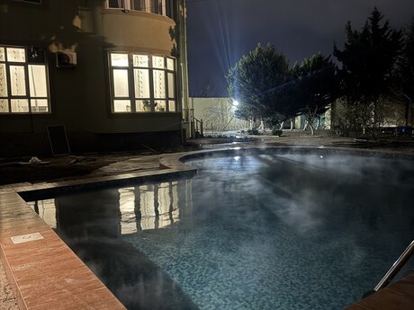 5 otaqlı həyət evi/bağ evi - Novxanı q. - 350 m²
