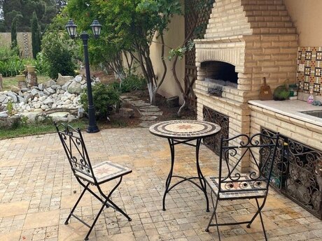 6 otaqlı həyət evi/bağ evi - Mərdəkan q. - 700 m²