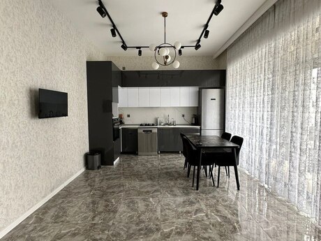4 otaqlı həyət evi/bağ evi - Mərdəkan q. - 200 m²