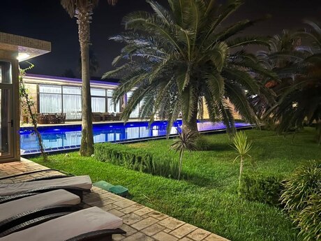 5 otaqlı həyət evi/bağ evi - Buzovna q. - 520 m²