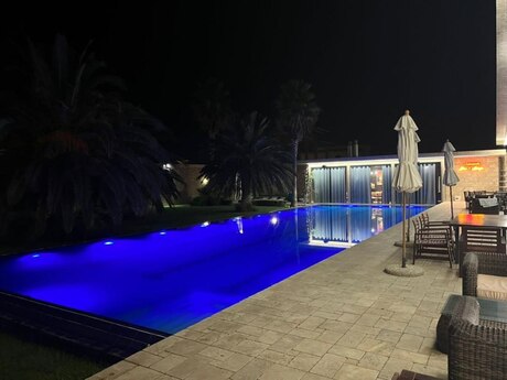 5 otaqlı həyət evi/bağ evi - Buzovna q. - 520 m²