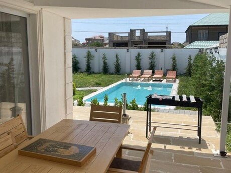 5 otaqlı həyət evi/bağ evi - Mərdəkan q. - 340 m²