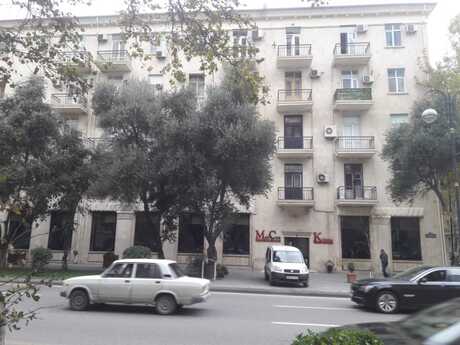 2 otaqlı köhnə tikili - 28 May m. - 90 m²