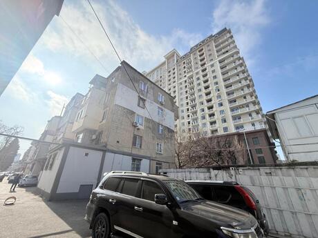 Объявление №5836641 - Баку, м. Низами, 3-комн., 60 м², 1/5 этаж