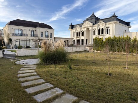 20 otaqlı həyət evi/bağ evi - Buzovna q. - 1500 m²