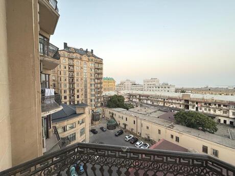 Объявление №5837618 - Баку, м. Сахил, 3-комн., 138 м², 7/12 этаж