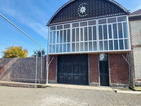 9 otaqlı həyət evi/bağ evi - Tovuz - 363.7 m²