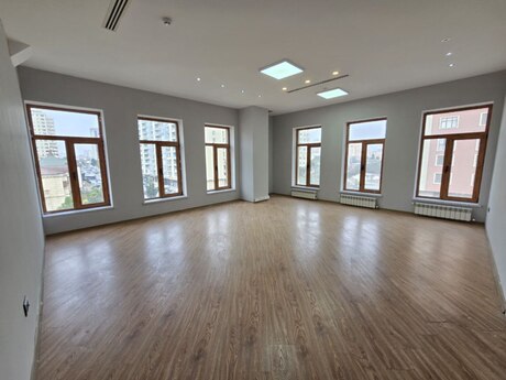 5 otaqlı ofis - 8 Noyabr m. - 202 m²