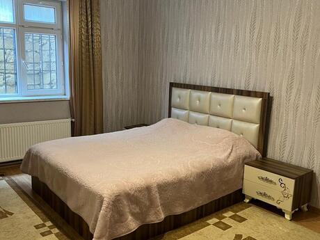 7 otaqlı həyət evi/bağ evi - Ağ şəhər q. - 153.3 m²