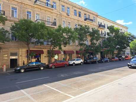 Elan №5838357 - Bakı, Sahil m., 4 otaqlı, 160 m², 4/4 mərtəbə