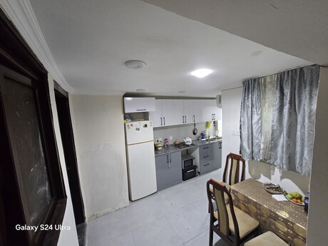 4 otaqlı həyət evi/bağ evi - İnşaatçılar m. - 66 m²