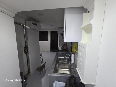 4 otaqlı həyət evi/bağ evi - İnşaatçılar m. - 66 m²