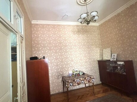 2 otaqlı köhnə tikili - 28 May m. - 50 m²