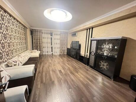 4 otaqlı yeni tikili - Şah İsmayıl Xətai m. - 161 m²