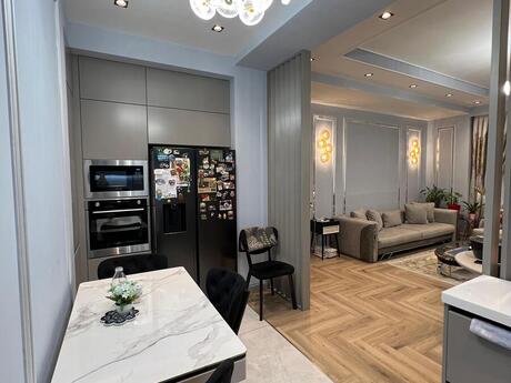 4 otaqlı yeni tikili - Ağ şəhər q. - 136 m²