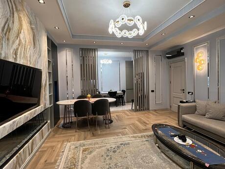 4 otaqlı yeni tikili - Ağ şəhər q. - 136 m²
