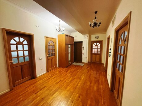 4 otaqlı yeni tikili - 28 May m. - 180 m²