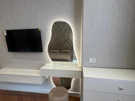 4 otaqlı yeni tikili - 8 Noyabr m. - 145 m²