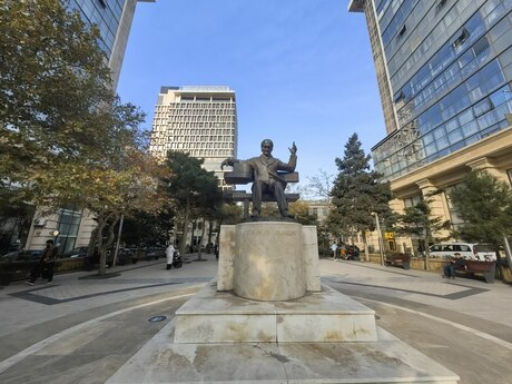 Elan №5842917 - Bakı, 28 May m., 2 otaqlı, 70 m², 4/4 mərtəbə