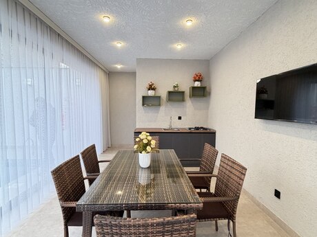 4 otaqlı həyət evi/bağ evi - Mərdəkan q. - 180 m²