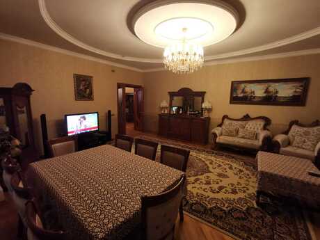 7 otaqlı həyət evi/bağ evi - Azadlıq Prospekti m. - 400 m²
