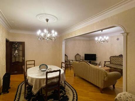 5 otaqlı köhnə tikili - Azadlıq Prospekti m. - 115 m²