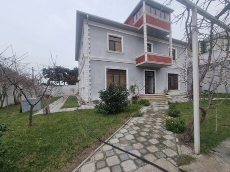 6 otaqlı həyət evi/bağ evi - Avtovağzal m. - 500 m²