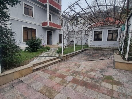 6 otaqlı həyət evi/bağ evi - Avtovağzal m. - 500 m²