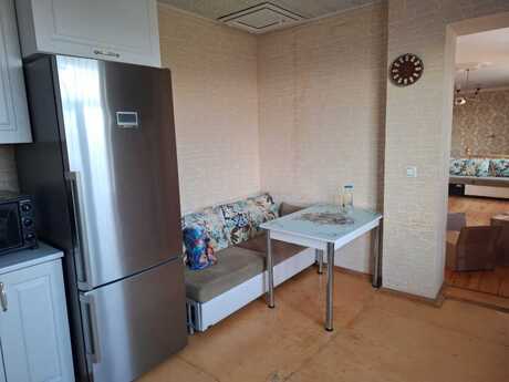 7 otaqlı həyət evi/bağ evi - Lökbatan q. - 290 m²