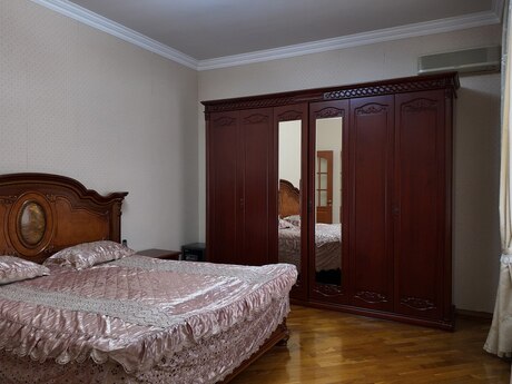 6 otaqlı həyət evi/bağ evi - Nəsimi m. - 214 m²