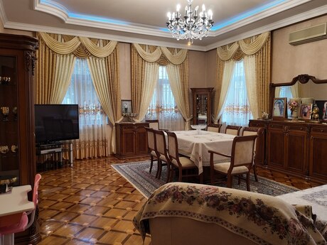 6 otaqlı həyət evi/bağ evi - Nəsimi m. - 214 m²