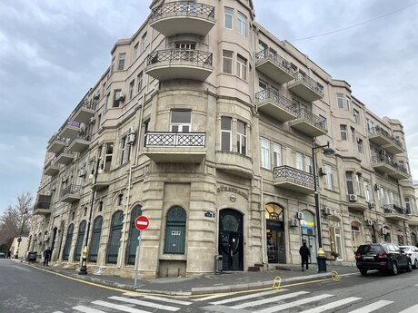 Elan №5846233 - Bakı, İçəri Şəhər m., 3 otaqlı, 70 m², 3/4 mərtəbə