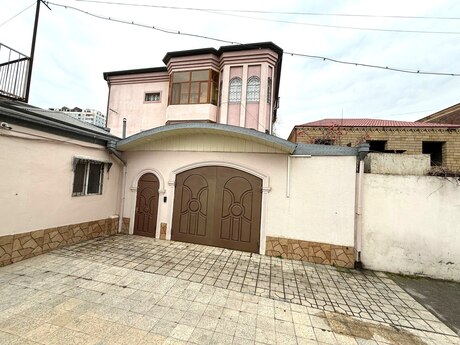 12 otaqlı həyət evi/bağ evi - Nəsimi m. - 900 m²