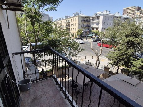 2 rooms · 61 m² · floor 2/4, Şah İsmayıl Xətai
