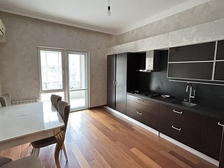 5 otaqlı yeni tikili - 28 May m. - 250 m²