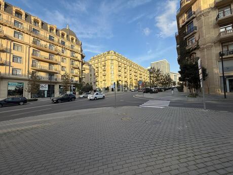 5 otaqlı yeni tikili - Ağ şəhər q. - 210 m²