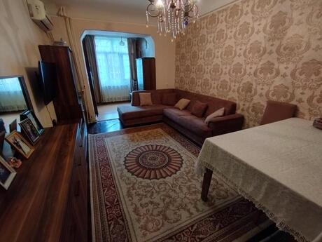 3 otaqlı köhnə tikili - Neftçilər m. - 70 m²