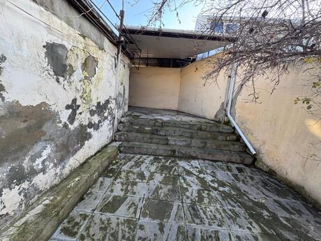 6 otaqlı həyət evi/bağ evi - Yeni Günəşli q. - 237 m²