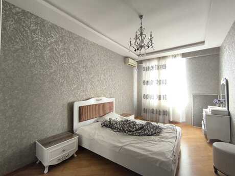 3-комн. новостройка - м. 28 мая - 200 м²