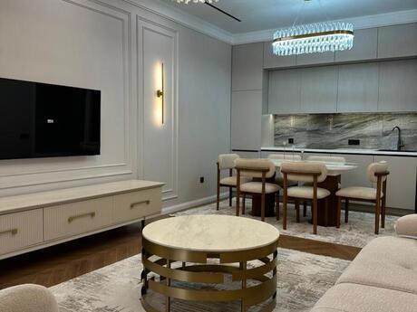 3-комн. новостройка - м. 8 ноября - 110 м²