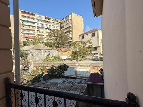 3 otaqlı həyət evi/bağ evi - Azadlıq Prospekti m. - 120 m²
