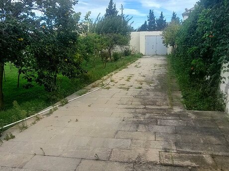 12 otaqlı həyət evi/bağ evi - Novxanı q. - 400 m²
