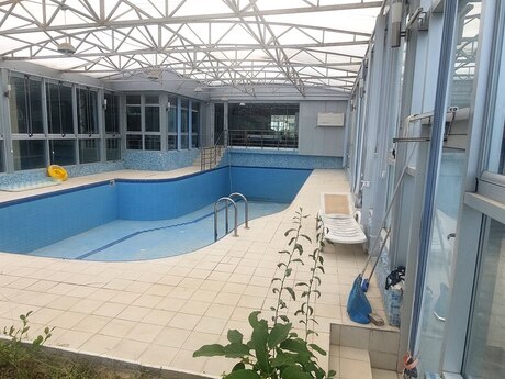 12 otaqlı həyət evi/bağ evi - Novxanı q. - 400 m²